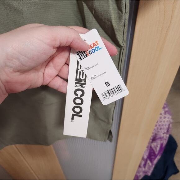 Mens small button up 32 degree cool shirt, NWT short sleeve - Picture 5 of 6